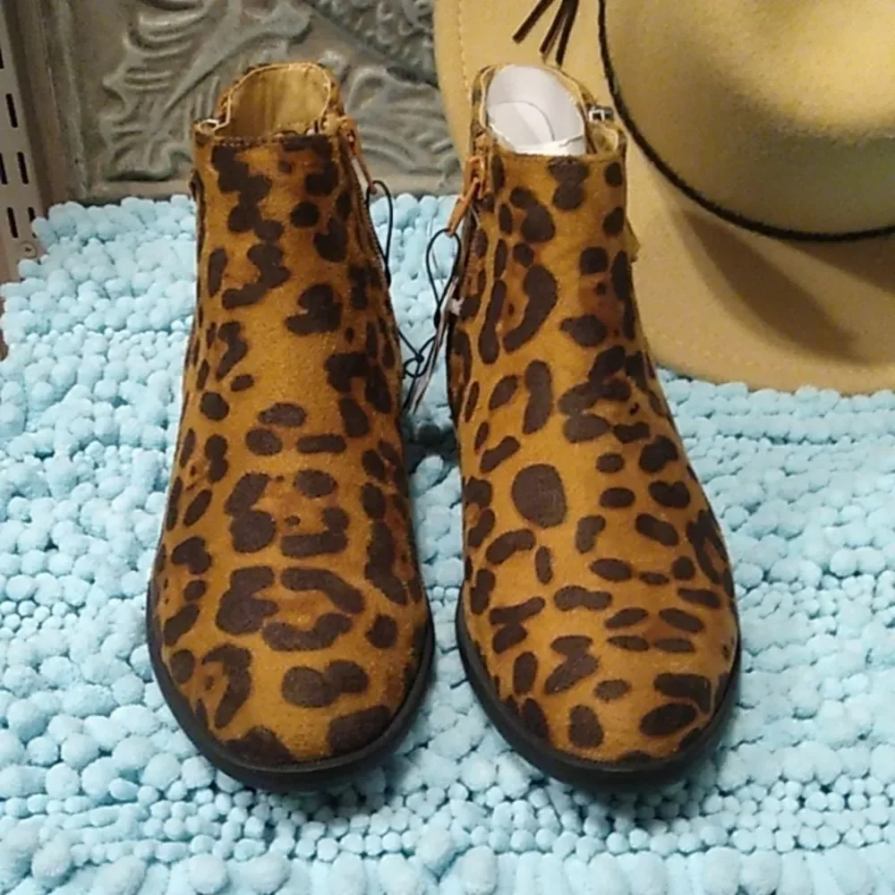 New Time And Tru Size 7 Animal Print Ankle Boots. Brown.